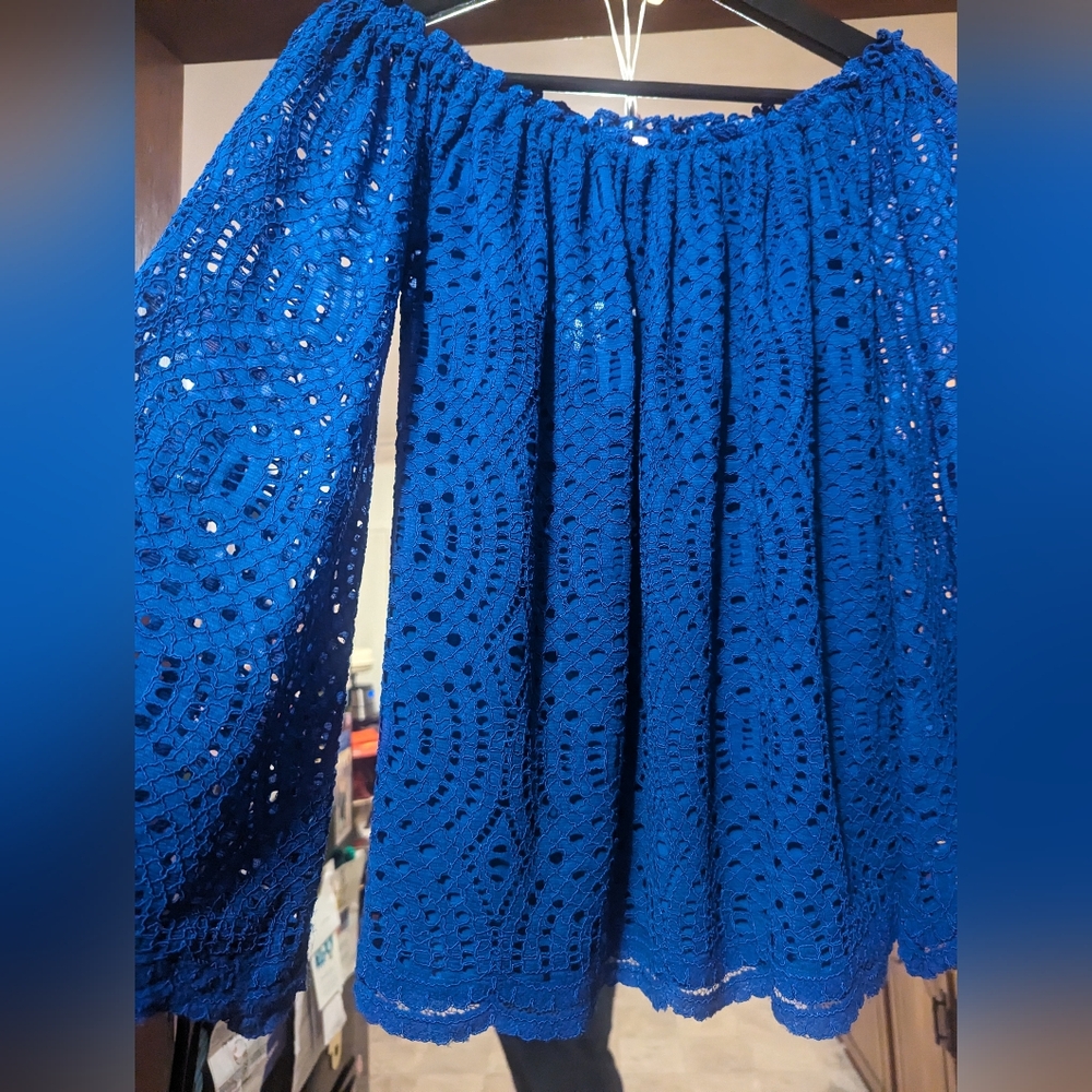 Lily Pulitzer Lace Off the Shoulder Top, Woman's Small.  Royal Blue, Bell Sleeve
